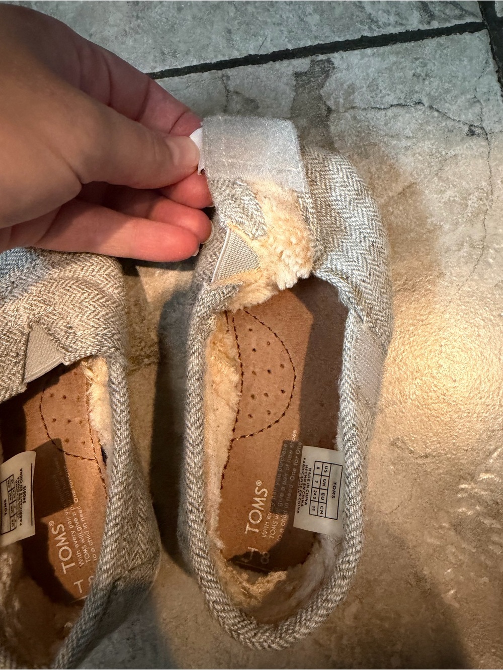 TOMS Kids Light Gray Knit Slip-On Slippers - Picture 8 of 9